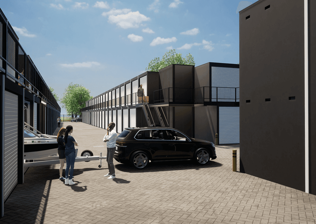 Drie mensen bij een moderne opslagplaats met meerdere units, een auto en een boot op aanhanger.